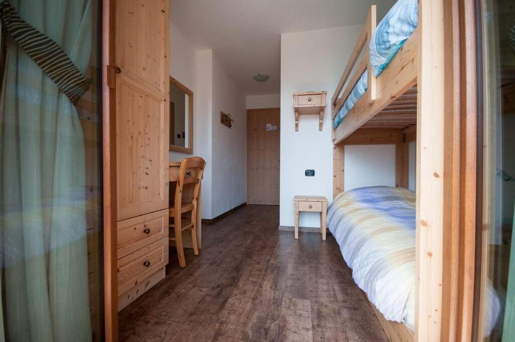 B&B Ledro Affittacamere Mezzolago Quarto foto